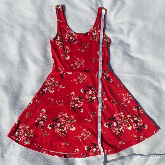 3/$30 - H&M Red Flowered Mini Dress - Size 8 - Picture 8 of 10